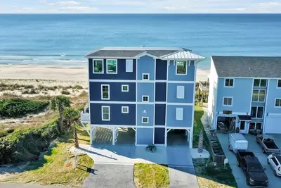 Image de Brand New 7 Bedroom 7 Full Bath and 2 Half Bath House, Oceanfront, Pool, Sleeps