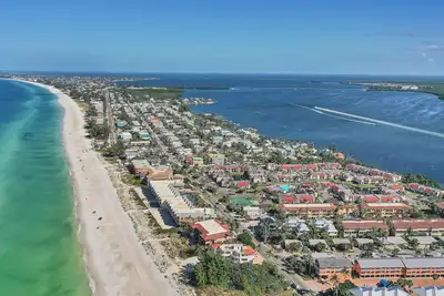 Image de Ground Floor, 2 bedroom, 2 bath Runaway Bay Condo on Anna Maria Island!