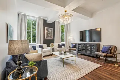 Image de New Remodel Chalmers at the Historic Bryson Building