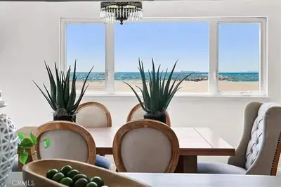 Image de On The Sand! Beachfront Seal Beach Ca 3bd 3ba home