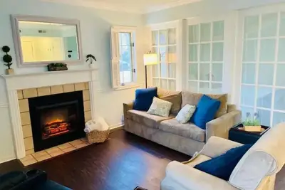 Image de Cozy Villa Spa Retreat - Near Mohegan, Hot Tub, Pools, Sauna, Spa on Premises