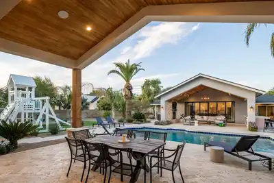 Image de Luxury Redefined: Limitless Oasis 7 Br w/ pickle-ball, spa, and more!