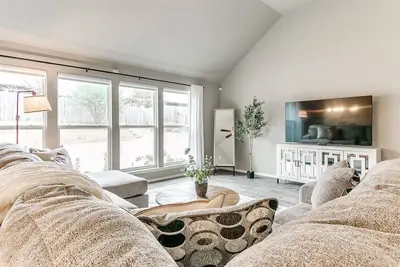 Image de Spacious Ba Home in Beautiful Neighborhood!