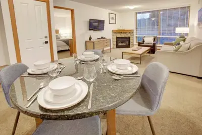 Image de Village Retreat: 2 Bed, 2 Bath, Huge Pool, Hot Tubs, Air Conditioning, Mtn Views