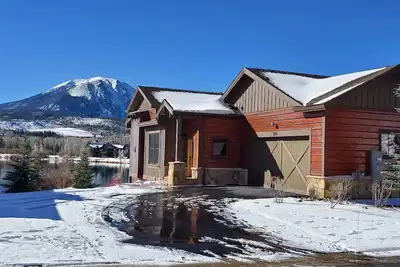 Image de Luxury Townhome 3br 3. 5ba Pvt Hot Tub on Lake with Great Views