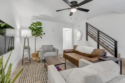 Image de Modern Townhome w/ Deck and Fast Wifi 7 min from At&T Stadium