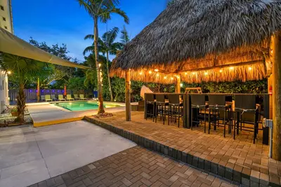 Image de Heated Pool Near Beach Tiki-Cabana Lakefront