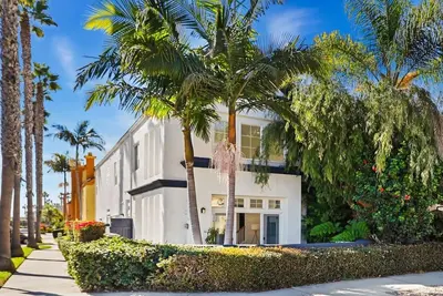 Image de Large family home. Walk to beach and restaurants!