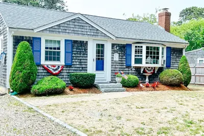Image de Cape Cod Charm - Walk to Deeded Private Beach