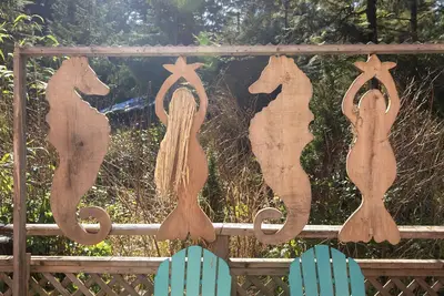 Image de Salal Forest - Cottage 10 minutes walking distance from the beach