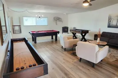 Image de The Supreme House- Family Friendly Vacay with games and hot tub\n\n
