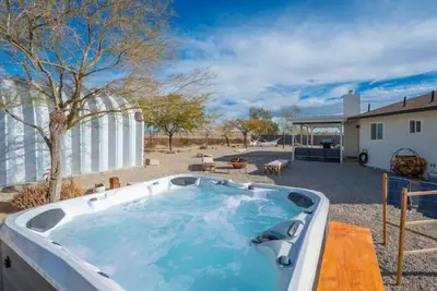 Image de Valley View House- hot tub, cowboy pool, fire pit\n\n
