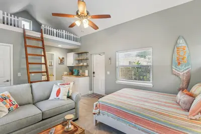 Image de New Smyrna Beach Hideaway < 1 Mi to Beach!