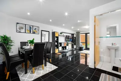 Image de Prime | 4 Bed Townhouse | Parking | Private Garden