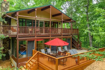 Image de Gatlinburg off the Spur*Indoor Hot Tub*Firepit*Coffee Bar