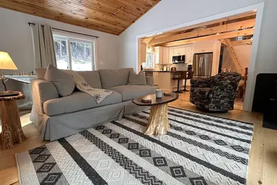 Image de Luxury Cabin Sleeps 4 to 7 - mins to Lake George