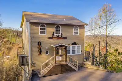 Image de Resort with Pool Amenity*Game Room*Mtn. View