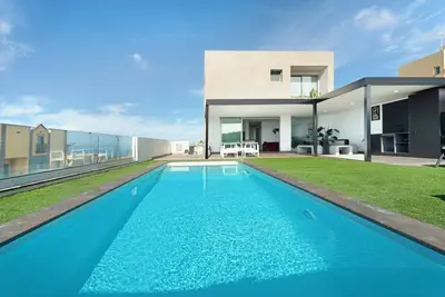 Image de Villa de vacances 'Tulio Homme 2' avec vue sur la mer, piscine privée et Wi-Fi