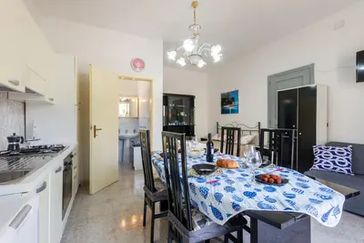 Image de Maison de vacances 'Monolocale Sapore Di Mare' avec vue sur la mer, Wi-Fi et climatisation