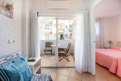 Image de Appartement \"CĂłrdula\" avec Wi-Fi et climatisation
