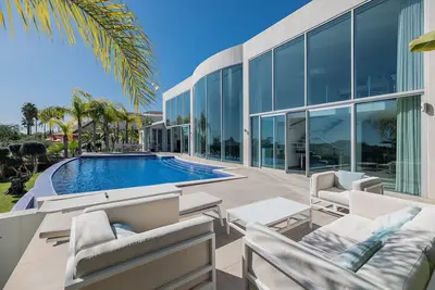 Image de Villa 'Maria' Benahavis avec piscine privée, Wi-Fi et climatisation.