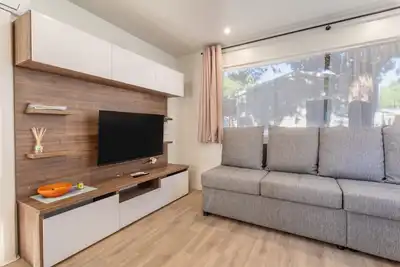 Image de Mobile Home 'Soleia 2023 Mar Estan 4x' avec terrasse privée et climatisation