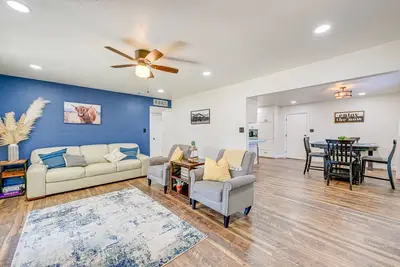 Image de Visalia Vacation Rental w/ Yard: 1 Mi to Downtown