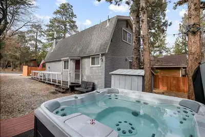 Image de The Day Trip Inn - Close to Hiking, Hot Tub, Fenced Yard, Projector