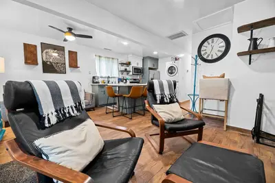 Image de Feathered Nest - Barbecue, Fire Pit, Pet Friendly, Fenced Yard