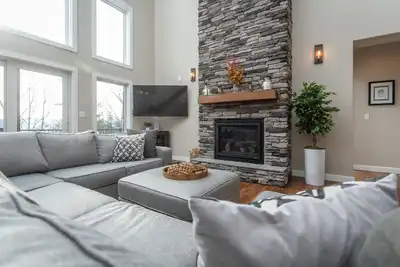 Image de Ana's View @ Massanutten Resort, Luxury New Home -hot tub, game room, decks, views