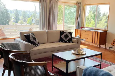 Image de Quiet & Spacious Mid-Century Modern Retreat in West Seattle. Pet friendly!