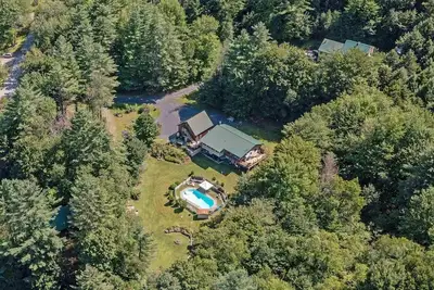 Image de Remodeled Ski Home - Private Inground Pool - Game Room - Fire Pit