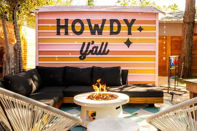 Image de Heated Pool-Sleeps 10-Fire Pit- 2miles Downtown! \n