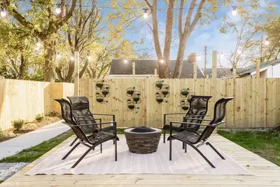 Image de Furnished 2br Cottage 30+ Days • Fast Wi-Fi & Yard