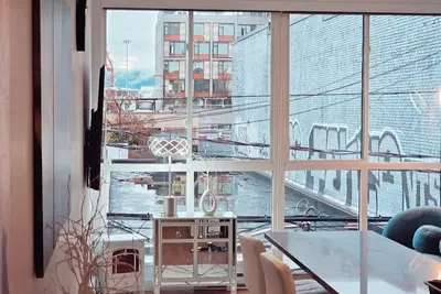 Image de Entire Space of Modern Apartment in Downtown Vancouver Neighbourhood