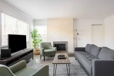 Image de Clean Palo Alto 3br w/ Backyard, nr Caltrain & Dining, by Blueground