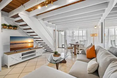 Image de Chic 2-Bed Cabin-Style Home by Mooloolaba Beach