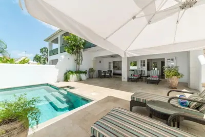 Image de Exclusivity and luxury in this 4 bedrooms villa located in a gated secured commu