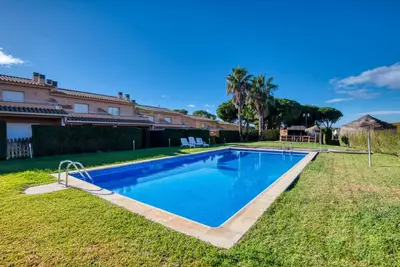 Image de Pinamar: Maison de vacances Ă l'Escala avec piscine et jardin communs