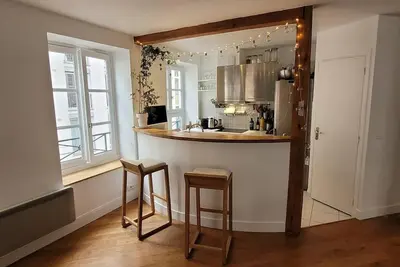 Image de Appartement atypique, 140m2 de charme, Panthéon dans le bloc d'Emily in Paris!