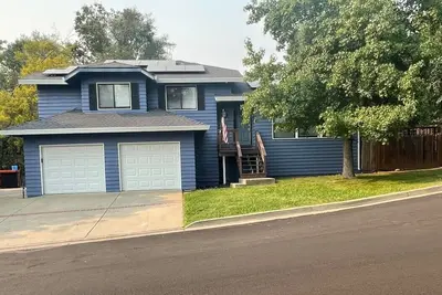 Image de Family Friendly Flat for 8 Close to Town