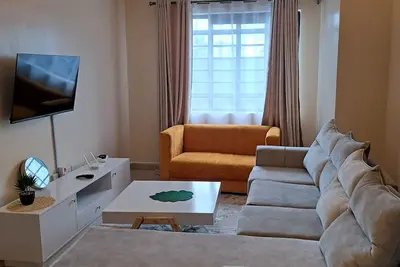 Stylish One bedroom apartment. Family friendly. 7 minutes to airport and Sgr!