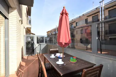 Image de Appartement Rez-de-Chaussée avec Jardin, Piscine, et Climatisation, Idéal pour Familles