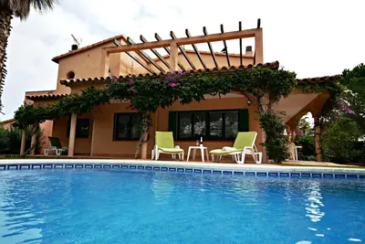 Image de Maison Piscine Wifi Clim, 4 Chbres, 10 Pers, Bbq, Piano, Près Plage et Parc Naturel