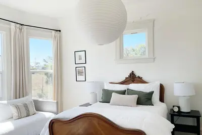 Image de Edna Estate Modern Victorian in Edna Valley by Slo Cal Stays