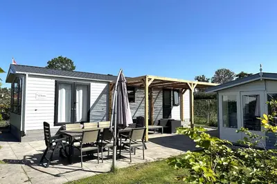 Image de A modern chalet on a spacious plot with a garden shed and electricity for your e-bikes.