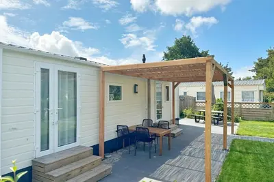 Image de This is a brand new chalet with free Wifi, air conditioning, central heating, two bedrooms and a fully equipped kitchen.