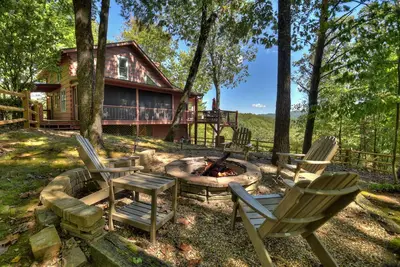 Image de Amazing Mountain Views! Fenced Yard, Hot Tub, Game Room with Arcade Game & Pool Table, Firepit, Fishing Pond - View Point