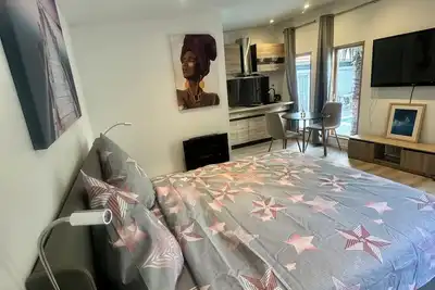Image de Chalet Cosy avec piscine, à 5 min Groupama Stadium, place de parking gratuit.