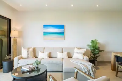 Image de Thoughtfully designed 2 Bedroom Corner Suite with an ocean view!